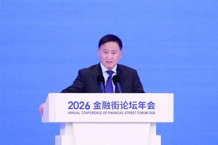 中国人民银行行长潘功胜宣布将出台多个政策举措:设立应对非银机构大额赎回的流动性支持工具